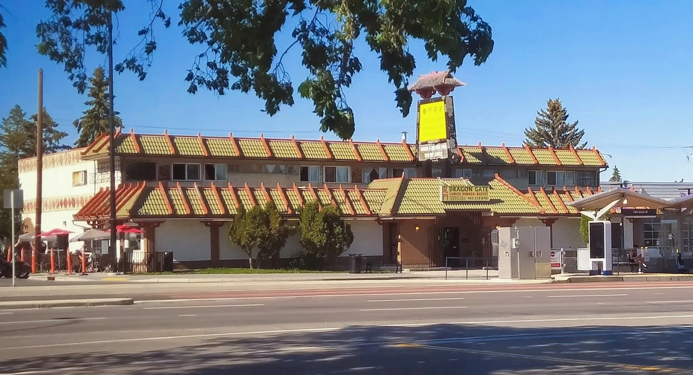 Dragon Gate 80ate Chinese restaurant in Calgary SE, Forest Lawn